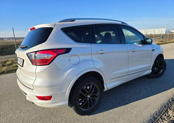 Ford Kuga cena 92500 przebieg: 82000, rok produkcji 2017 z Garwolin małe 466